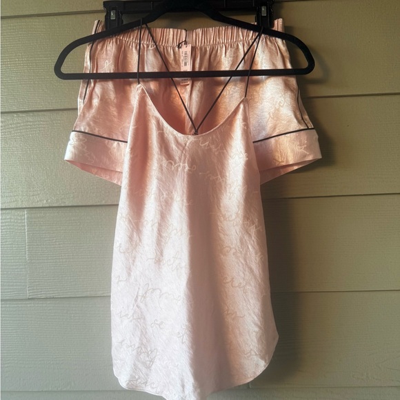 β¨ NEW W/ TAGS Satin Pajama Set β Light Pink β¨ - Picture 1 of 5